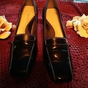 Black heels size 6 wides. Super comfy