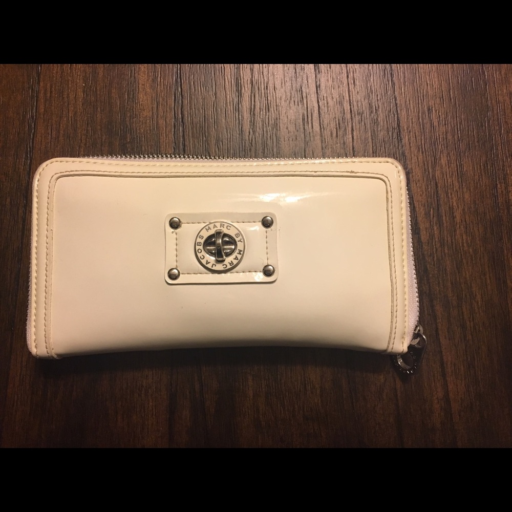 White patten wallet