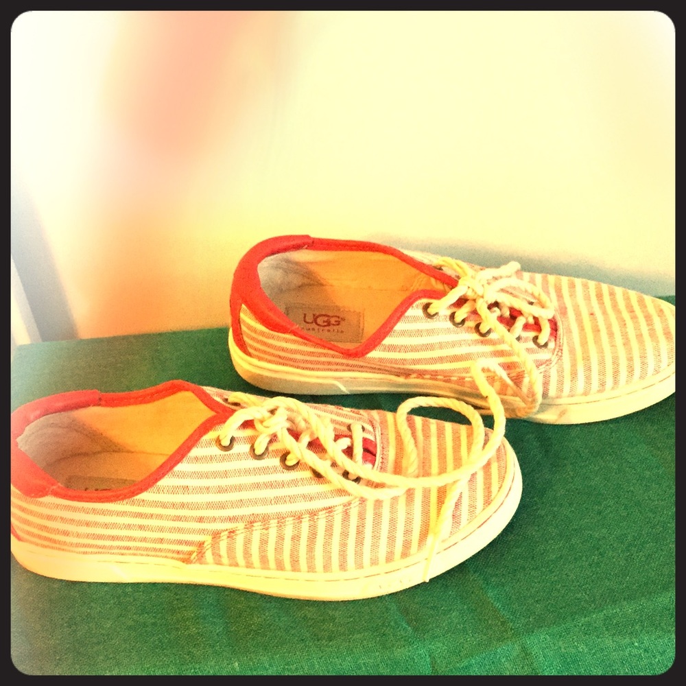 Tennis shoes