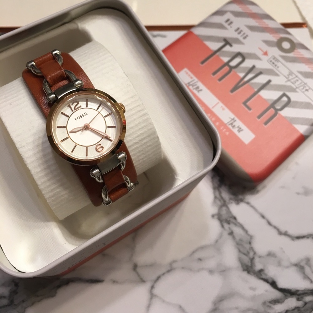 ⚡️SALE⚡️NEW FOSSIL WATCH!!
