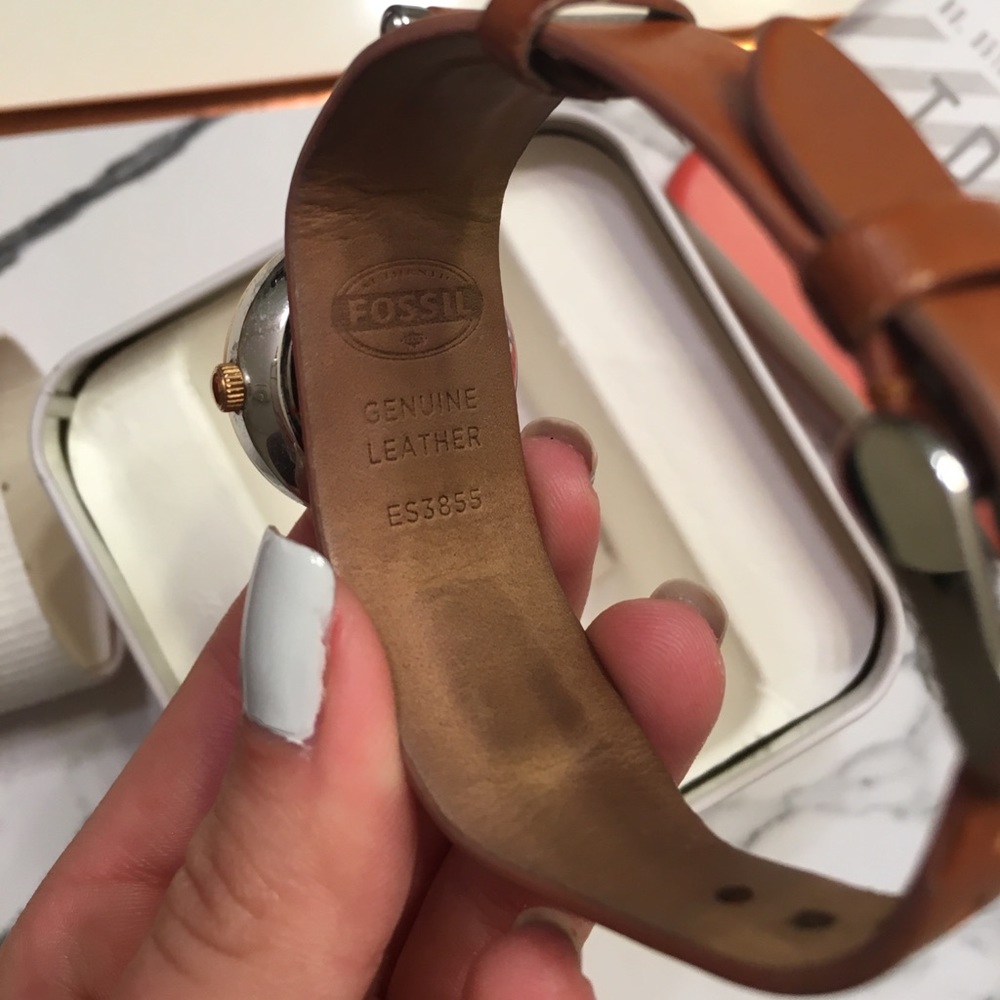⚡️SALE⚡️NEW FOSSIL WATCH!! - Picture 3 of 6