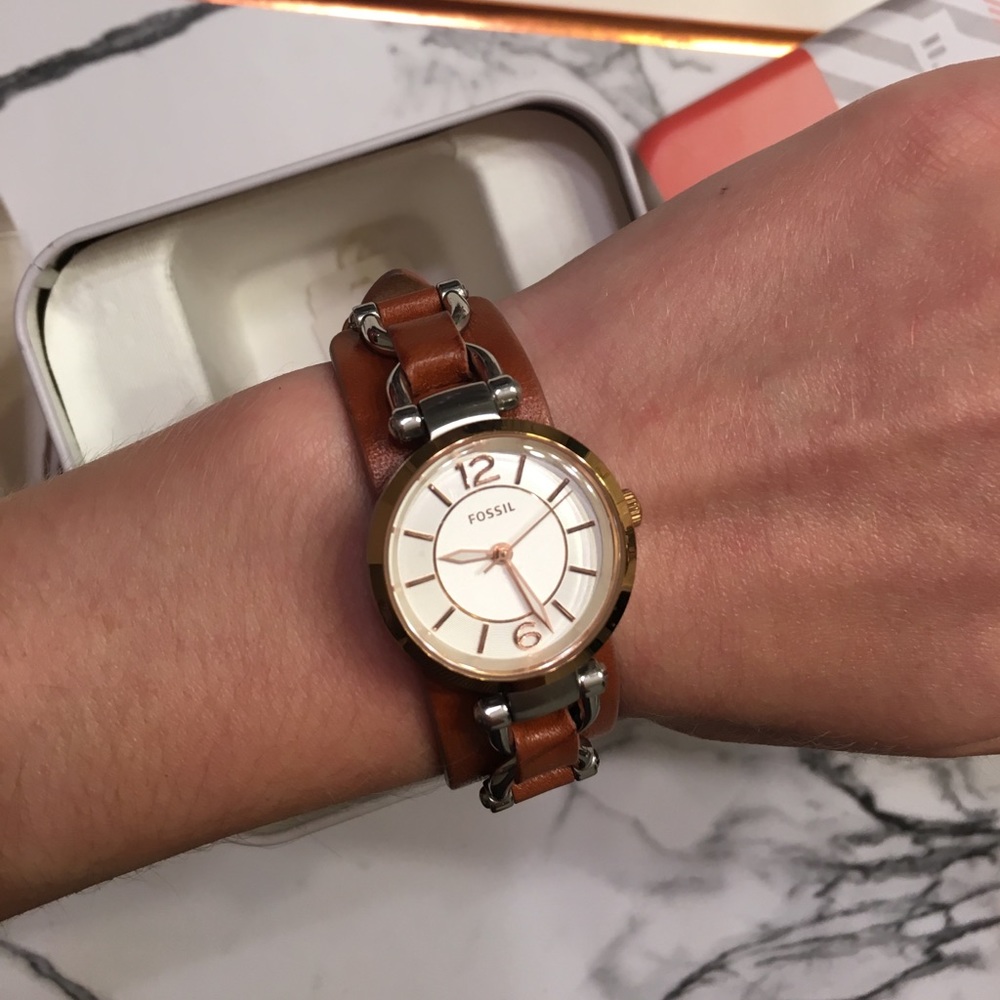 ⚡️SALE⚡️NEW FOSSIL WATCH!! - Picture 4 of 6