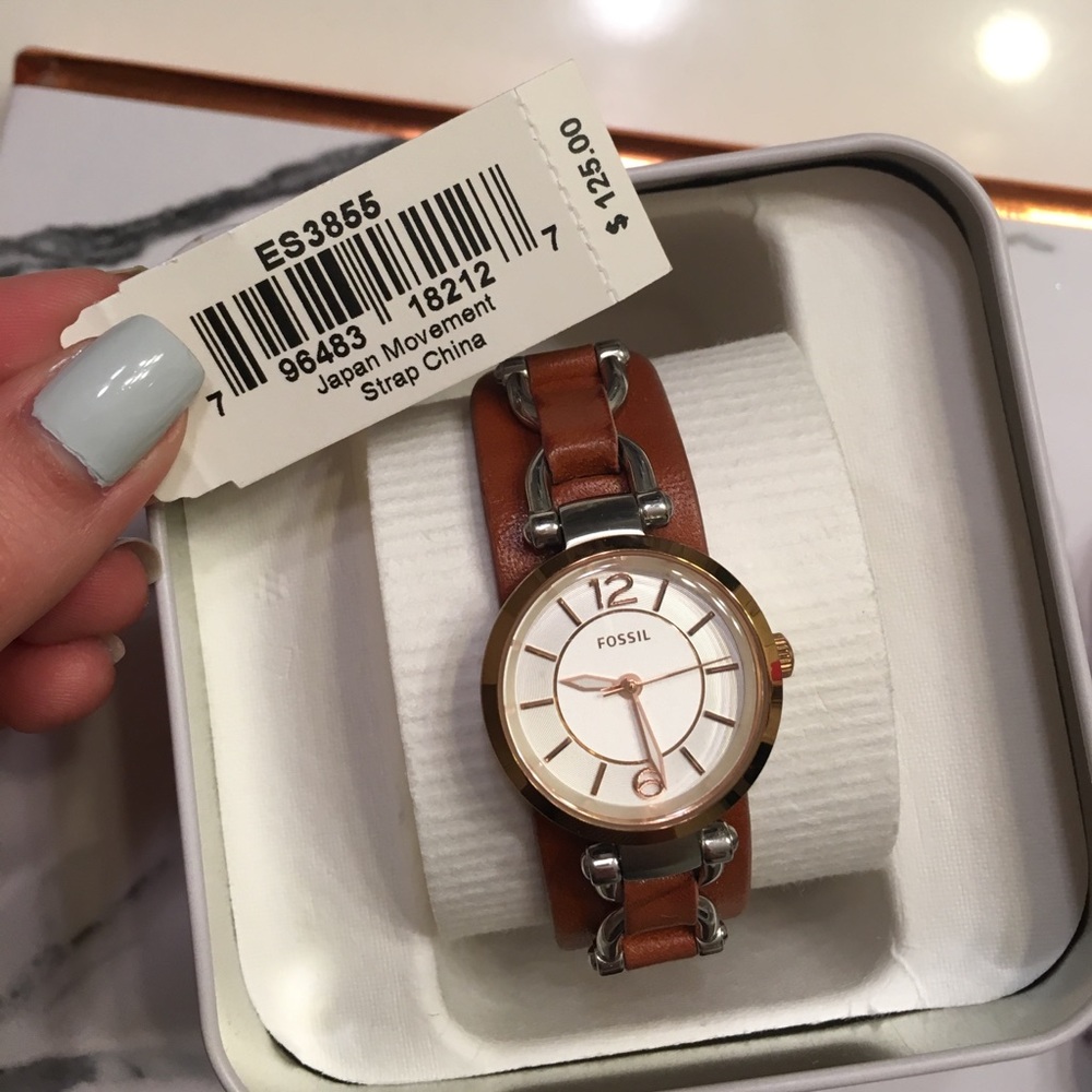 ⚡️SALE⚡️NEW FOSSIL WATCH!! - Picture 5 of 6