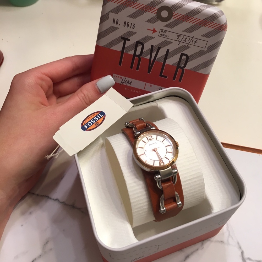 ⚡️SALE⚡️NEW FOSSIL WATCH!! - Picture 6 of 6
