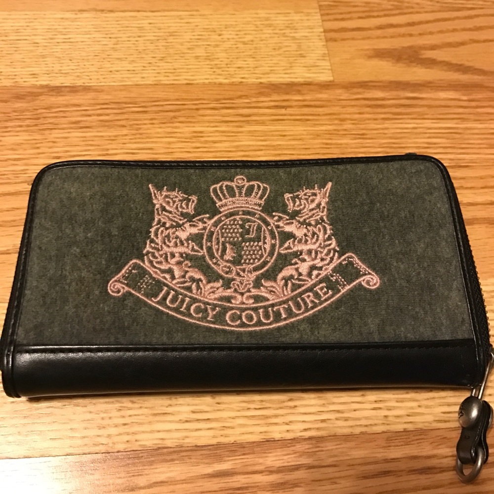 Juicy Couture grey wallet ( Authentic)