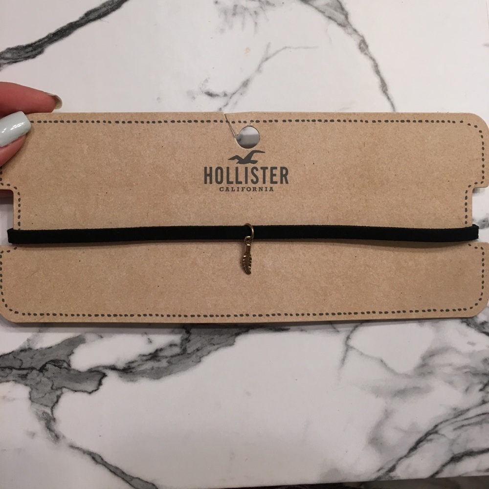 NEW HOLLISTER CHOKER NECKLACE!