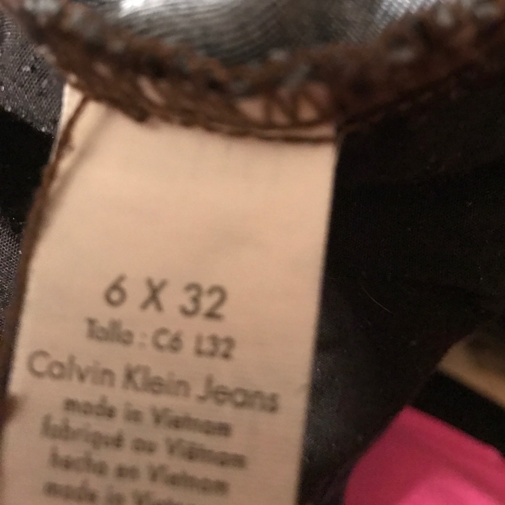 Calvin Klein - Picture 4 of 4