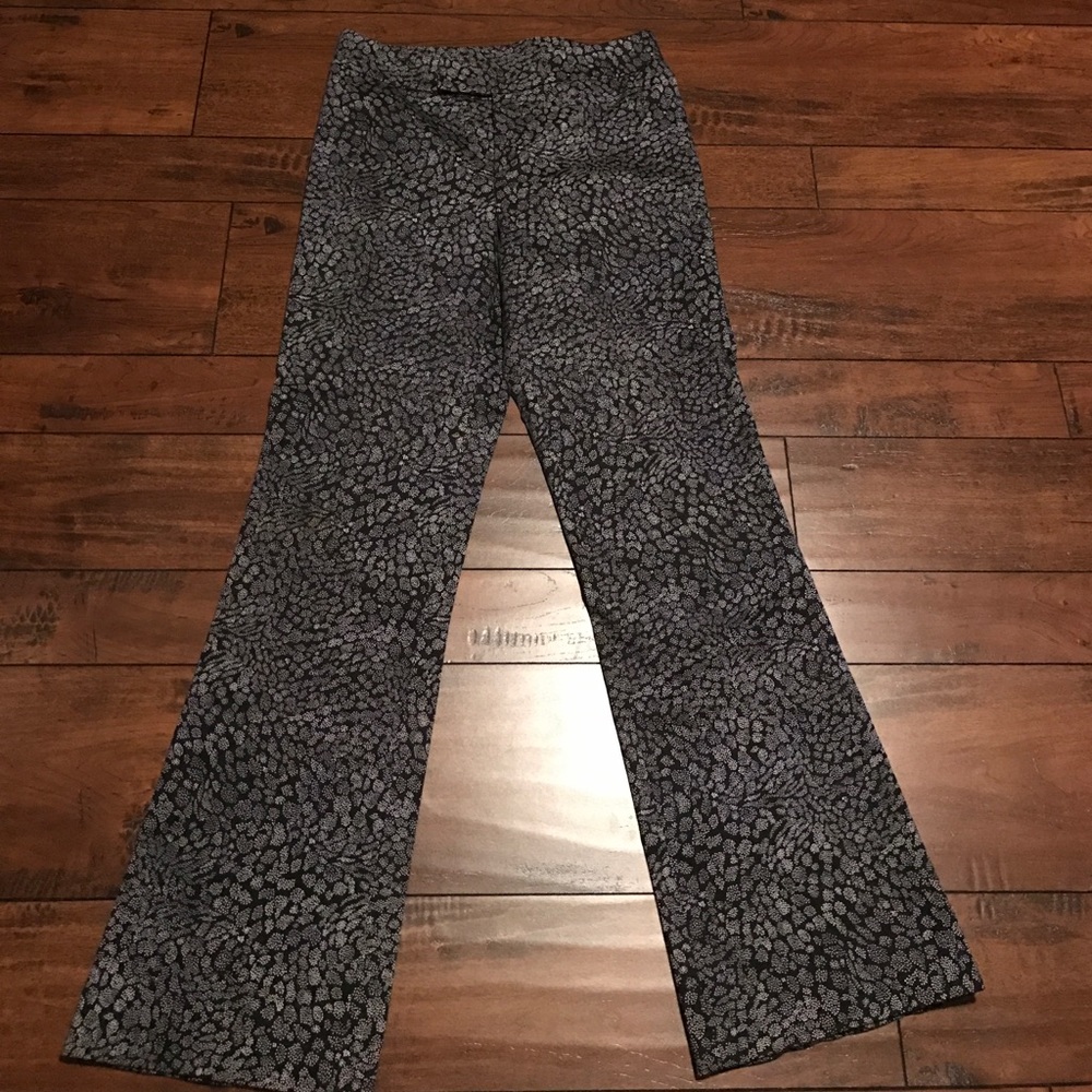 Dana Buchman size 8. Cotton and spandex. Like new!