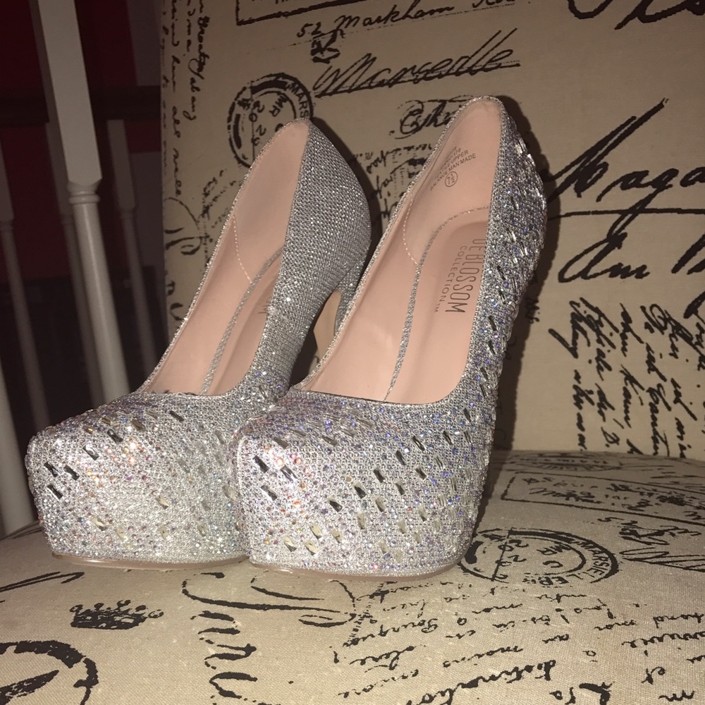 De Blossom Collection Rhinestone/Sparkle Pumps