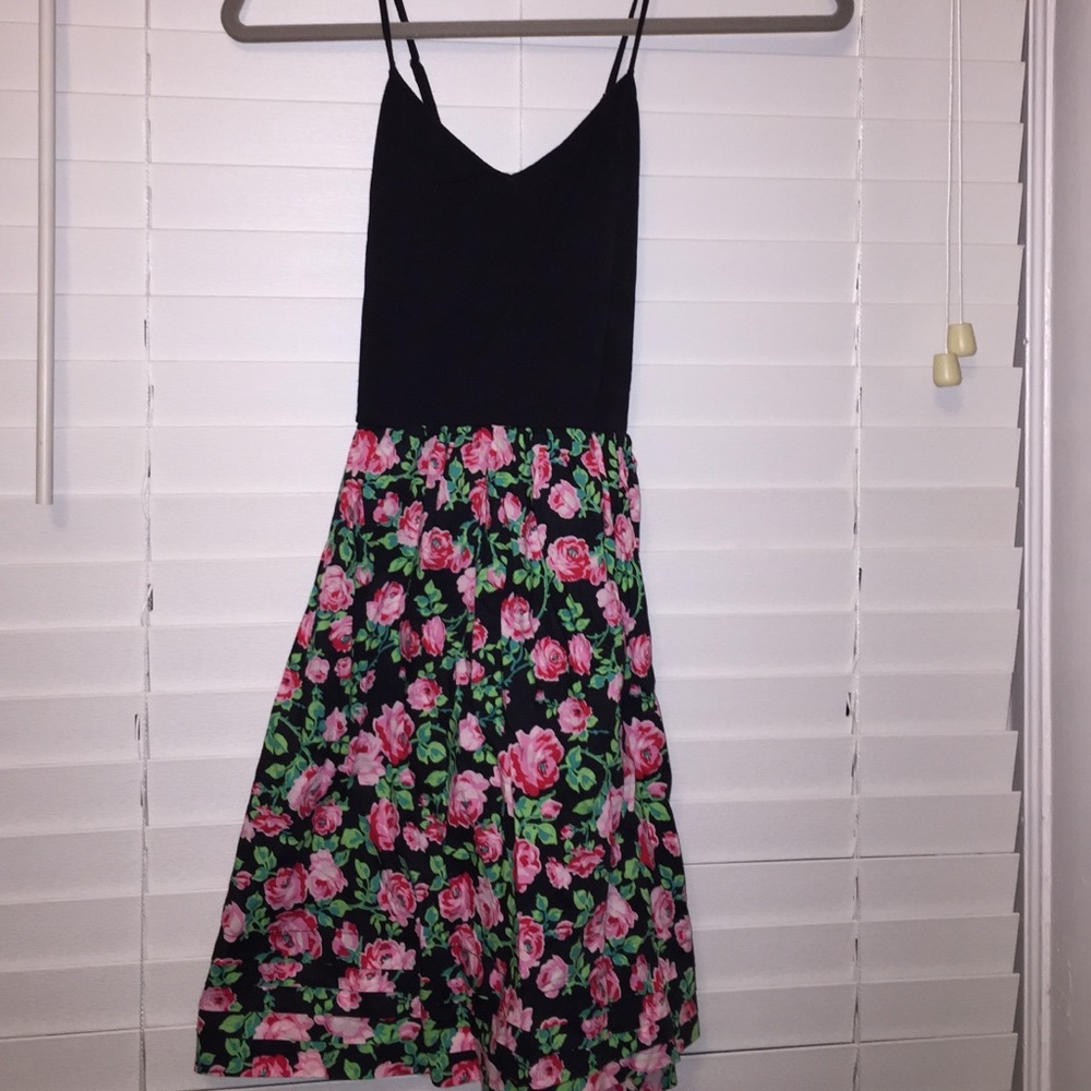 PINK rose patterned dress! Size medium