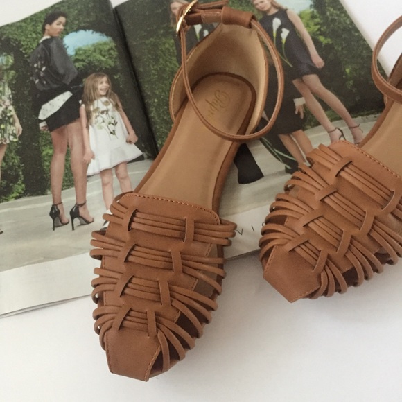 HP 🎉 1  LEFT. NWT. Camel color huarache sandals - Picture 2 of 5