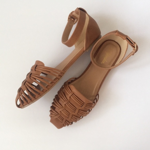 HP 🎉 1  LEFT. NWT. Camel color huarache sandals - Picture 3 of 5