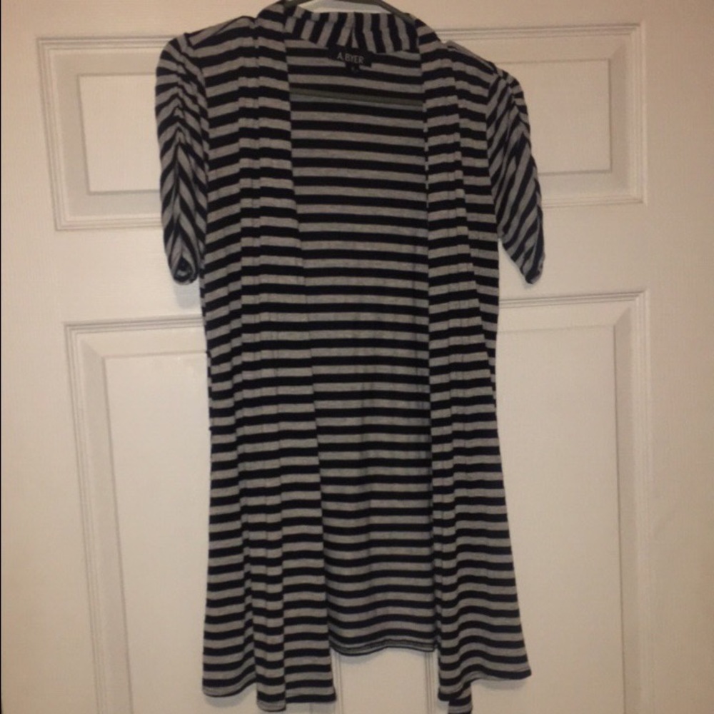 Short sleeved cardigan