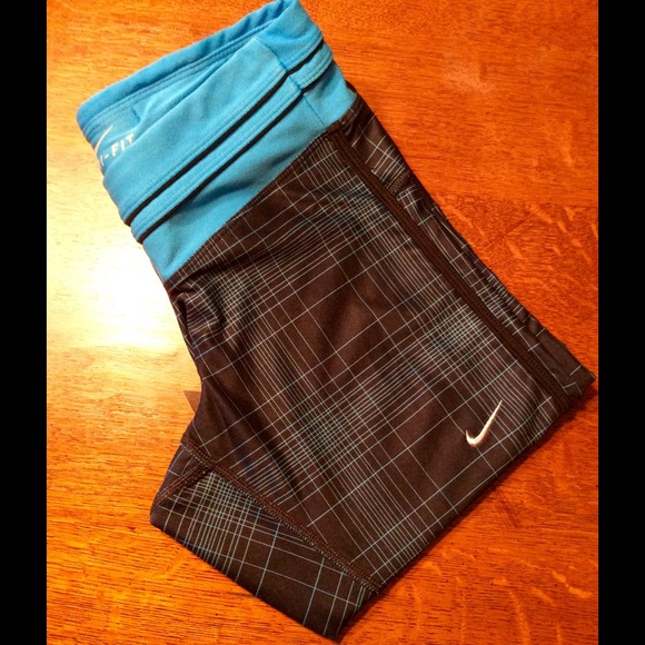 🌸 New listing 🌸 Nike running capris. - Picture 3 of 3