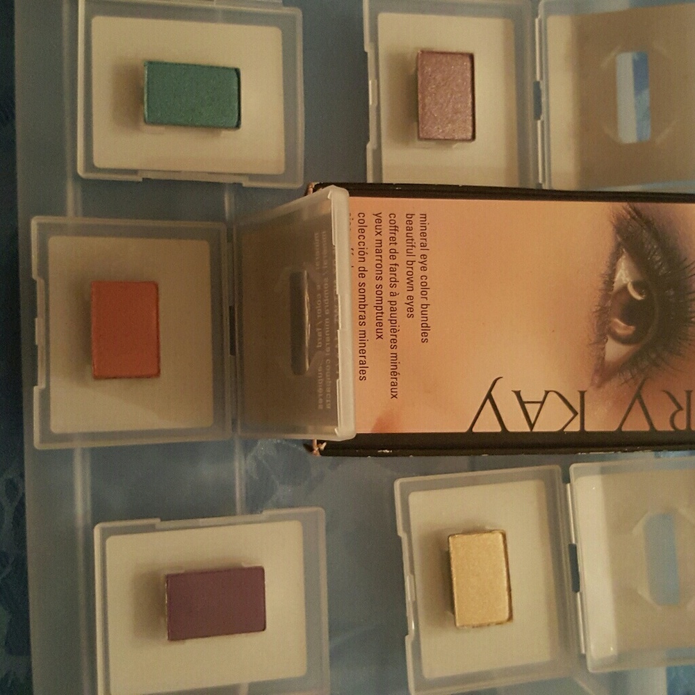 Eye shadow - Picture 2 of 8