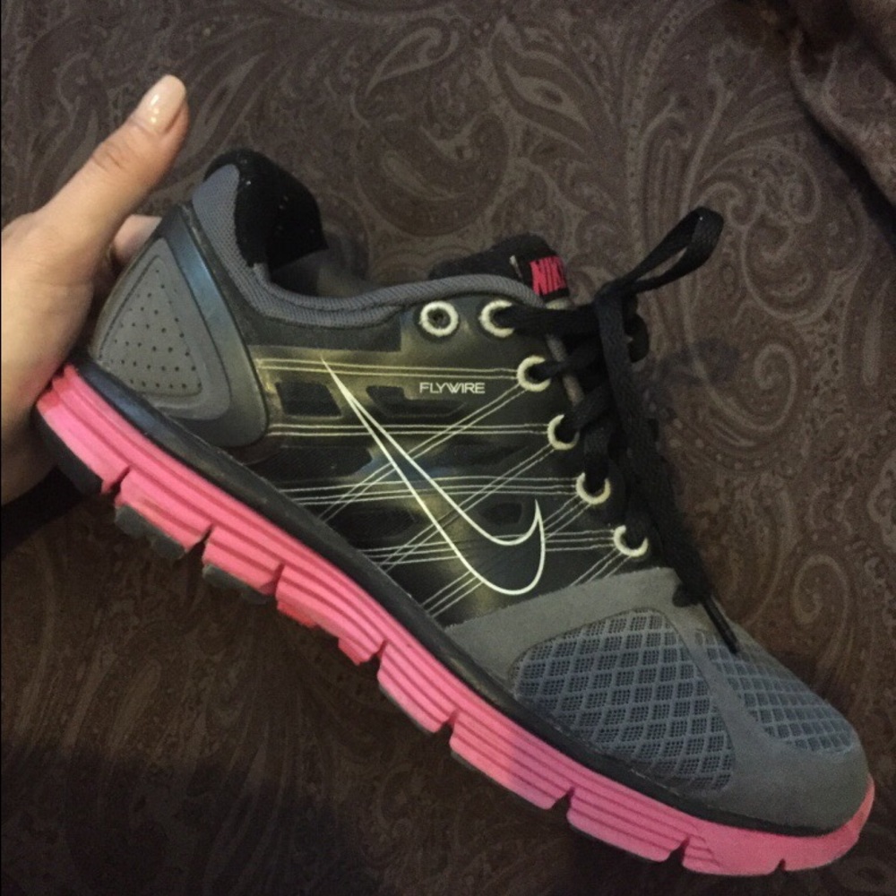 Nike running shoes size 7.