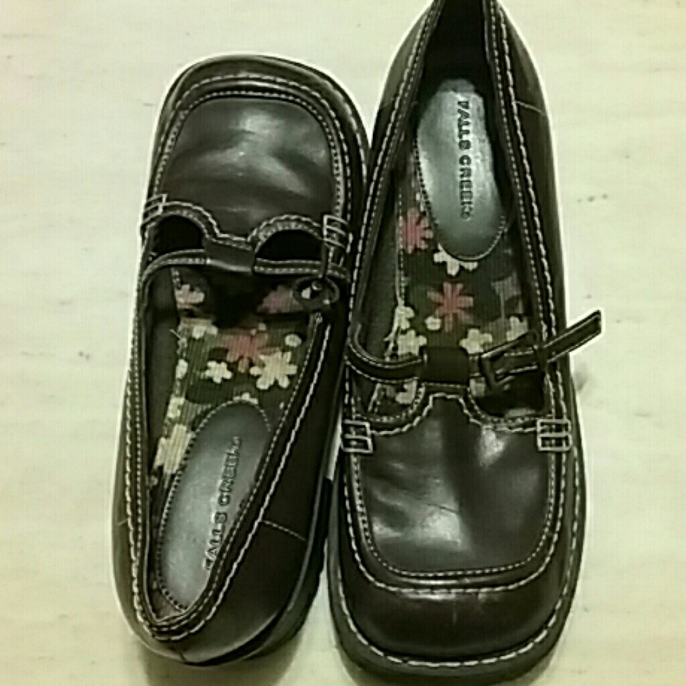 Cute brown girls shoes