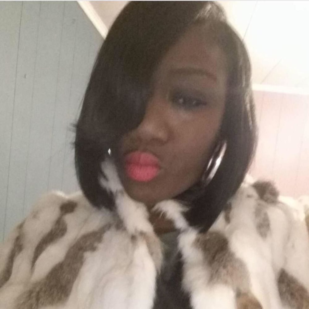 Meet your Posher, Monique