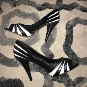 White House black market pumps