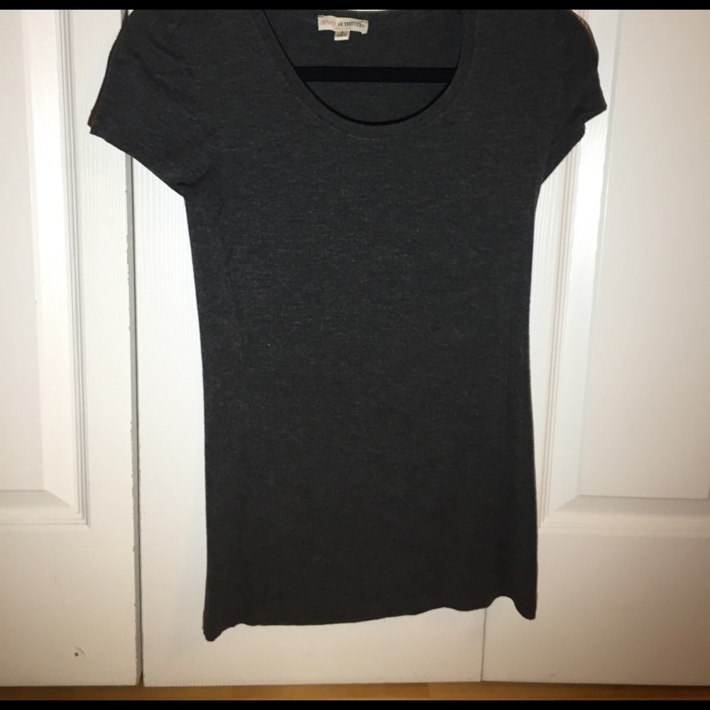 Grey shirt sleeve shirt