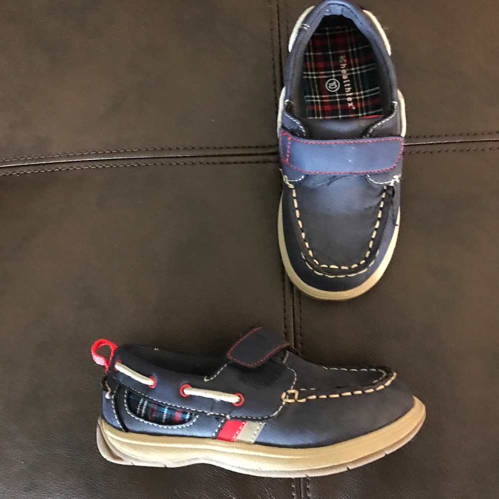 Boys boat shoes. Navy