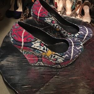 Steve Madden multi colored Wedges