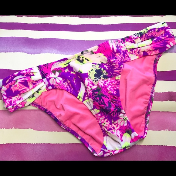 👙NWT Victoria's Secret Swimsuit✨ - Picture 6 of 8