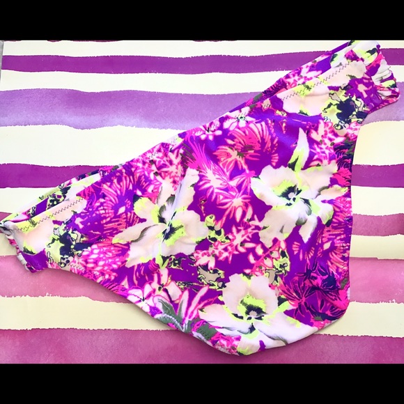 👙NWT Victoria's Secret Swimsuit✨ - Picture 7 of 8