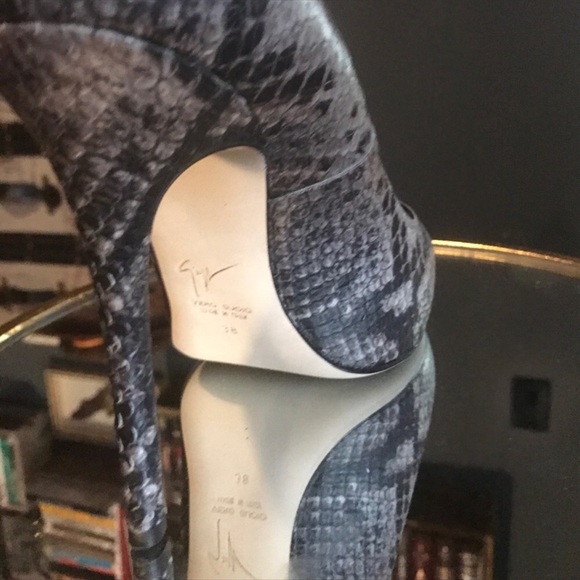 Snakeskin Giuseppe pumps - Picture 4 of 8