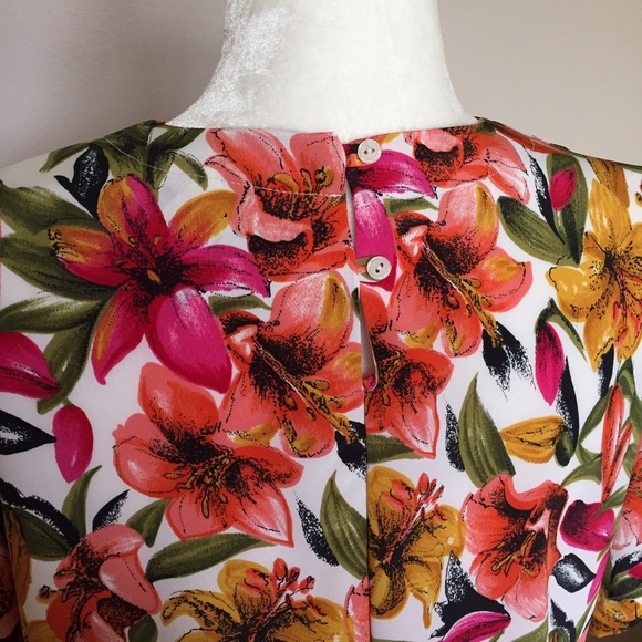 Renaissance Sportswear Floral Top - Picture 4 of 4