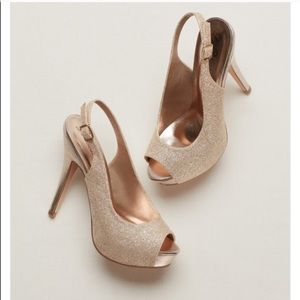 Sling back Gold/nude  peep toe heels.