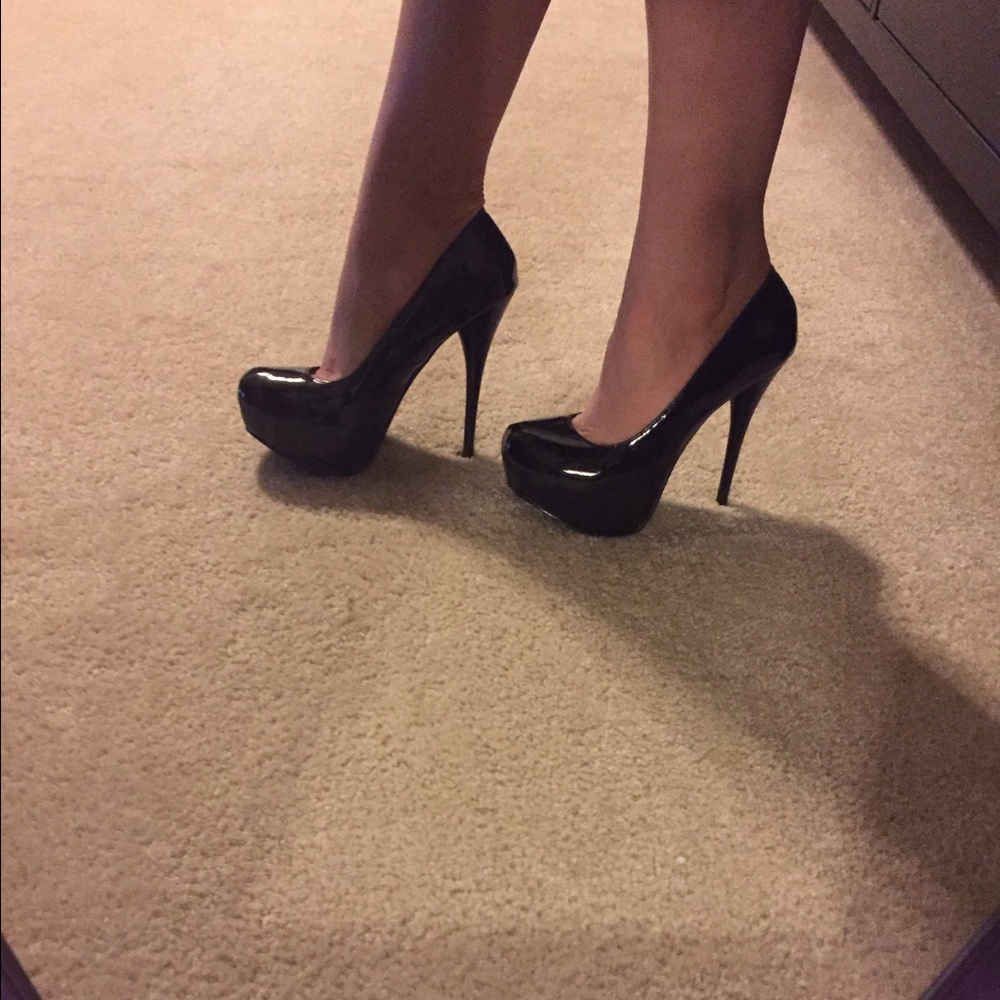 Qupid black patent heels!