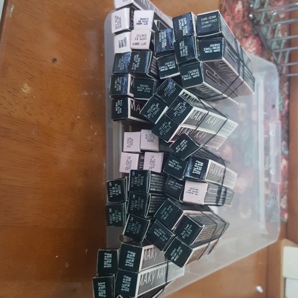 Eye liners - Picture 3 of 3