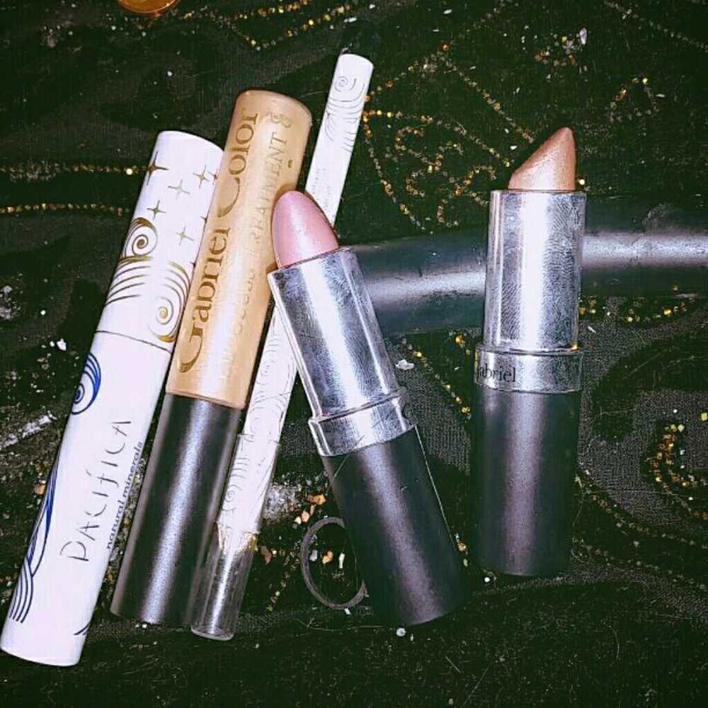 Over $70 of hardly used mineral Cosmetics!