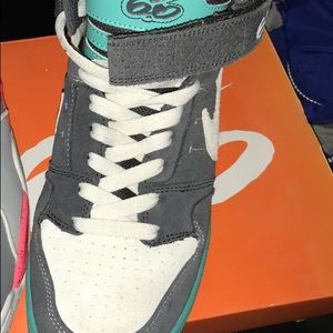 Nike sb 6.0 men size 9.