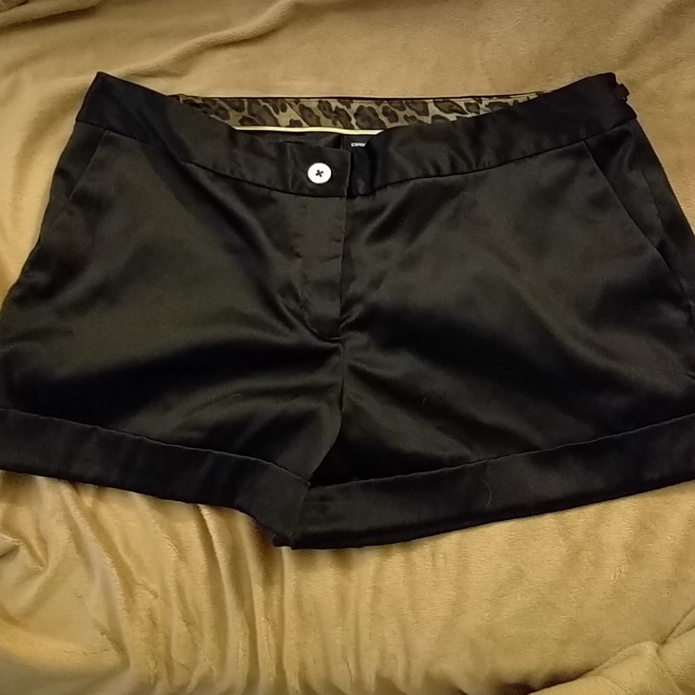 Cuffed satin shorts