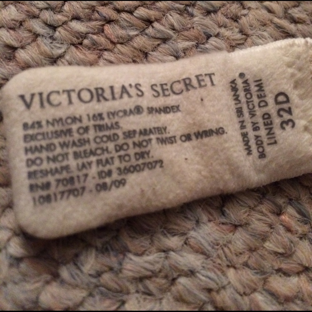32D Demi Bra - Body By Victoria - Picture 2 of 3