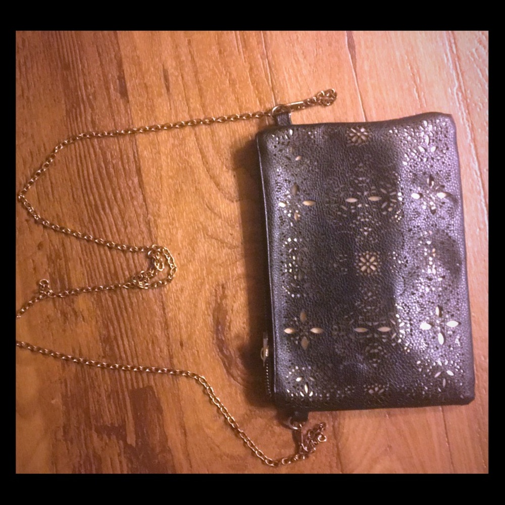 Black and gold chain purse!!