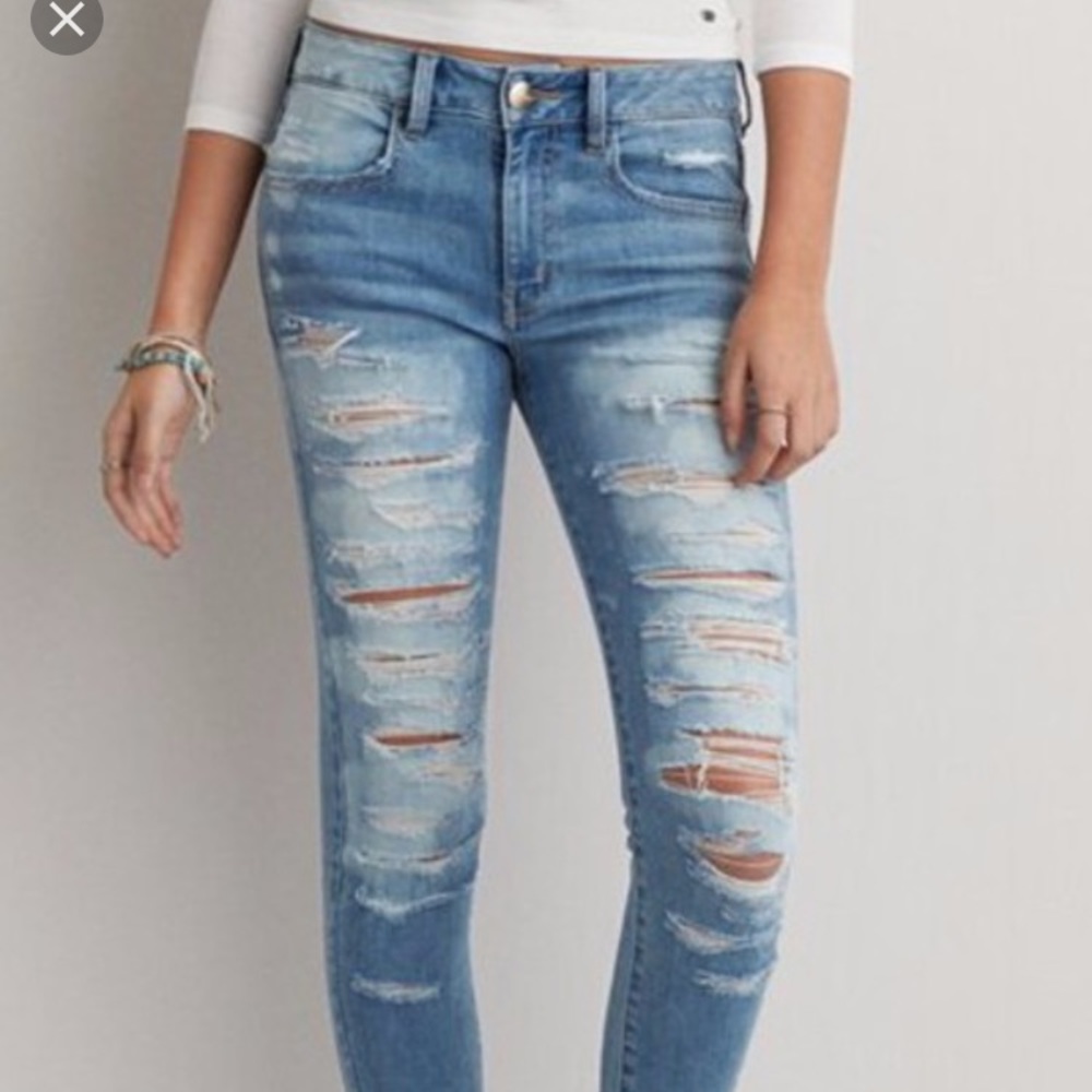 AMERICAN EAGLE DESTROYED JEANS