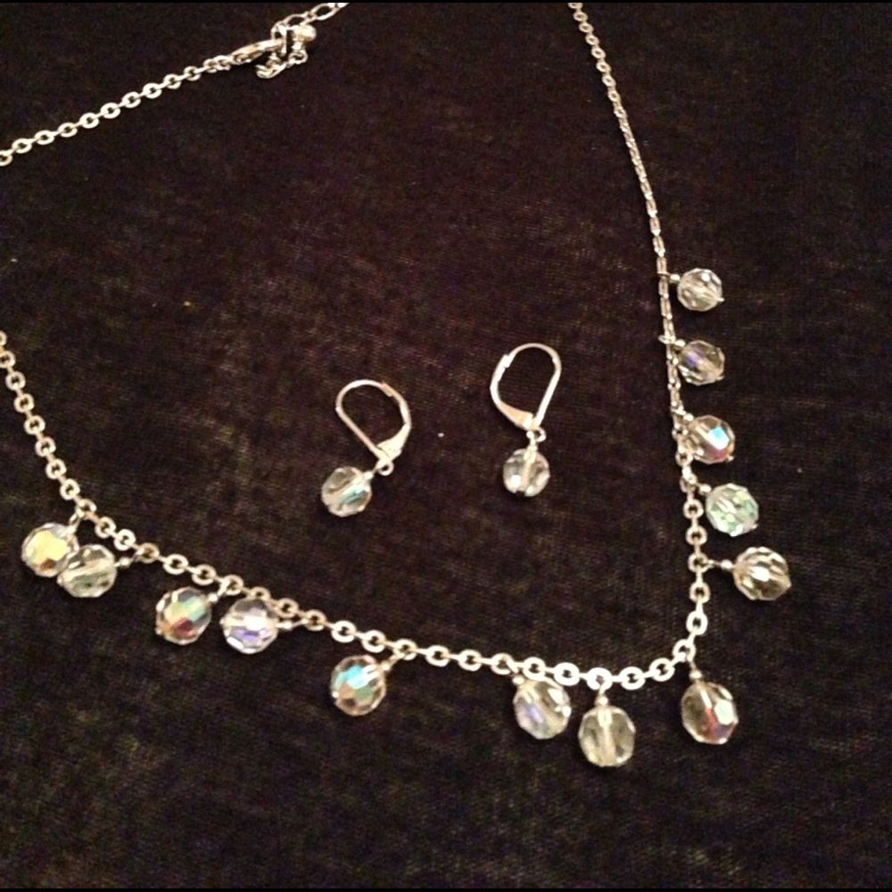 Necklace and earrings set