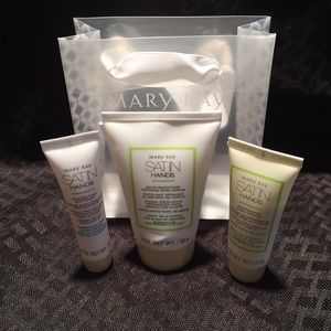 Firming eye cream samples and satin hands mini set
