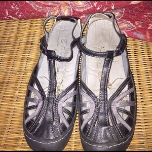 Leather J-41 adventure flats