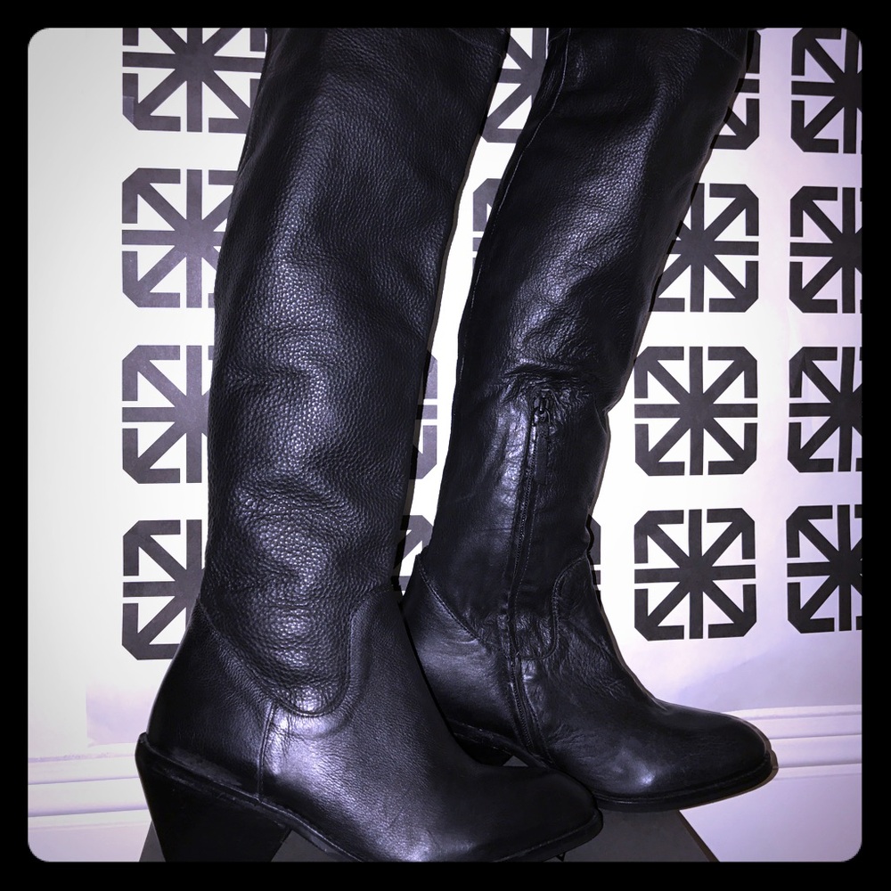 Escote Thigh High Western Leather Boots
