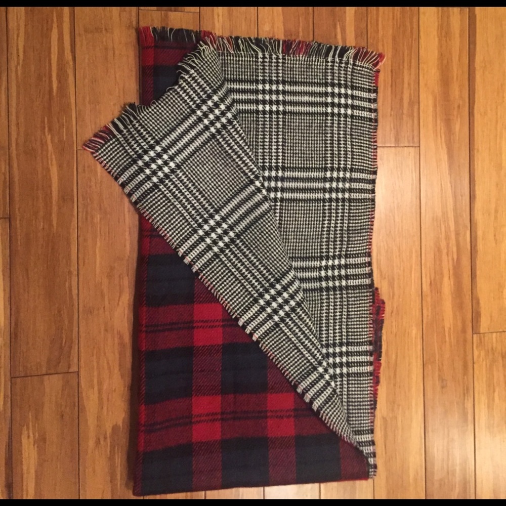 Oversized reversible plaid scarf