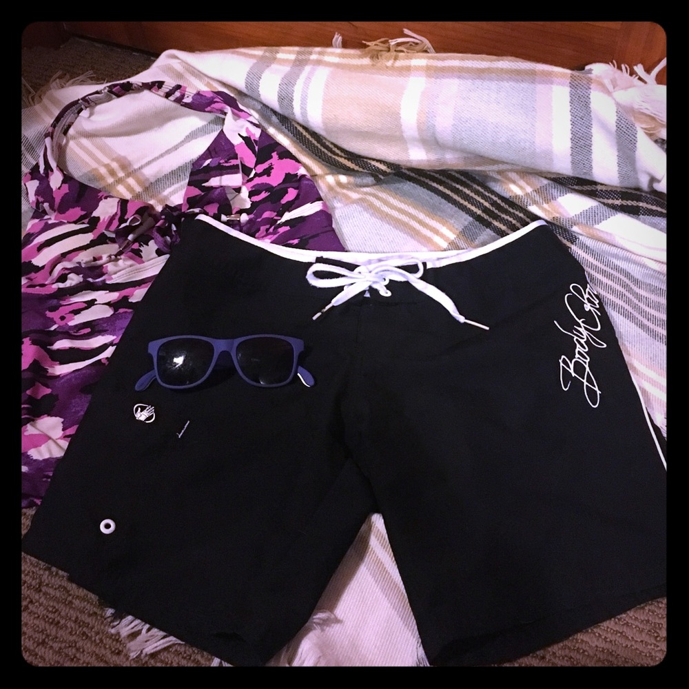 ⭐️Price drop! ⭐️ Body glove black board shorts