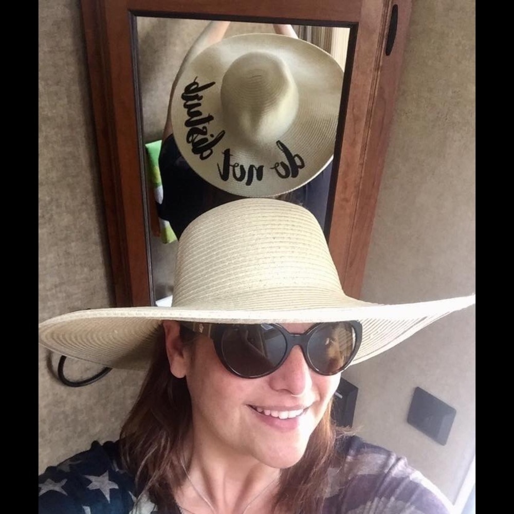 5⭐️ RATED! 🔥ONE LEFT🔥: DO NOT DISTURB beach hat - Picture 4 of 5
