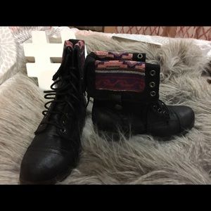Combat boots