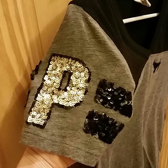 *sold on merc* PINK V-neck - Picture 3 of 4