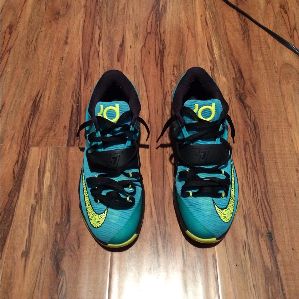 KD basketball shoes