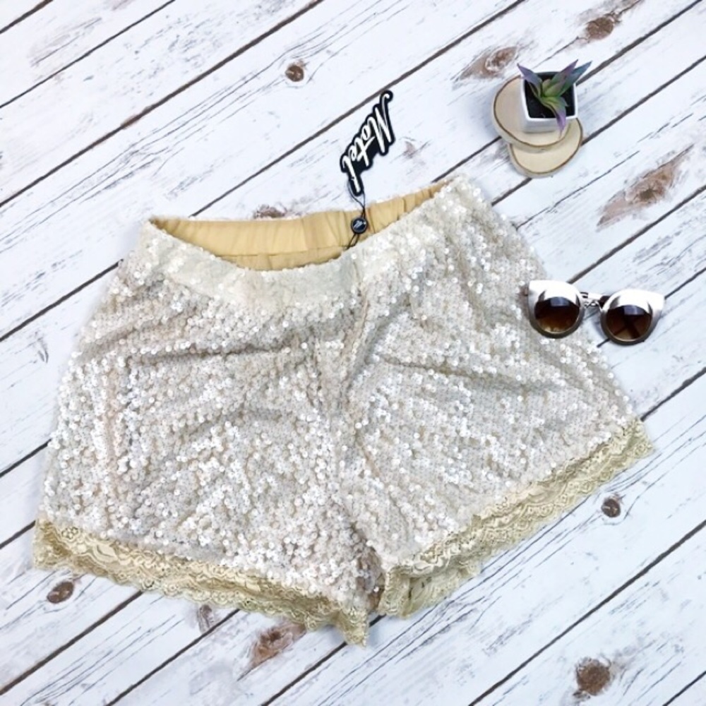 . {MOTEL} Lola sequin shorts - Picture 2 of 8